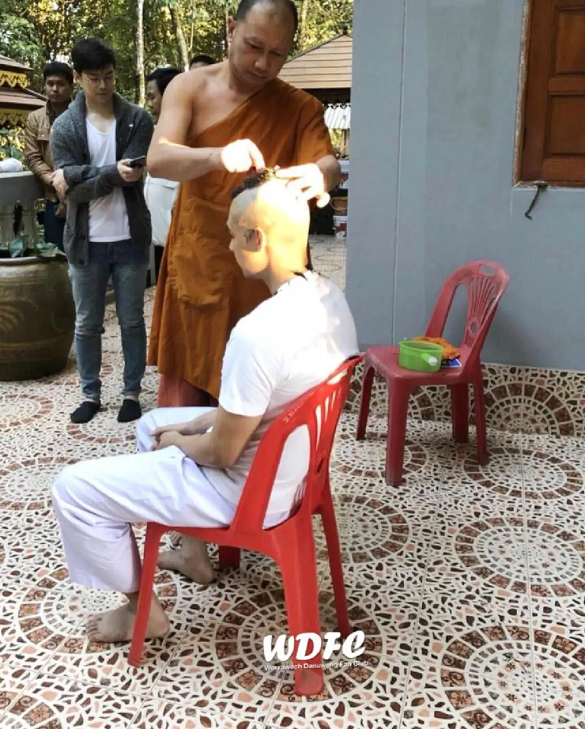 อนุโมทนาบุญครั้งใหญ่!! "แดน วรเวช" เข้าพิธีอุปสมบทแบบเรียบง่าย ที่วัดป่าภูทับเบิก ทดแทนพระคุณบุพการี แฟนคลับแห่ร่วมศรัทธา #สาธุๆ!?! (มีภาพ)