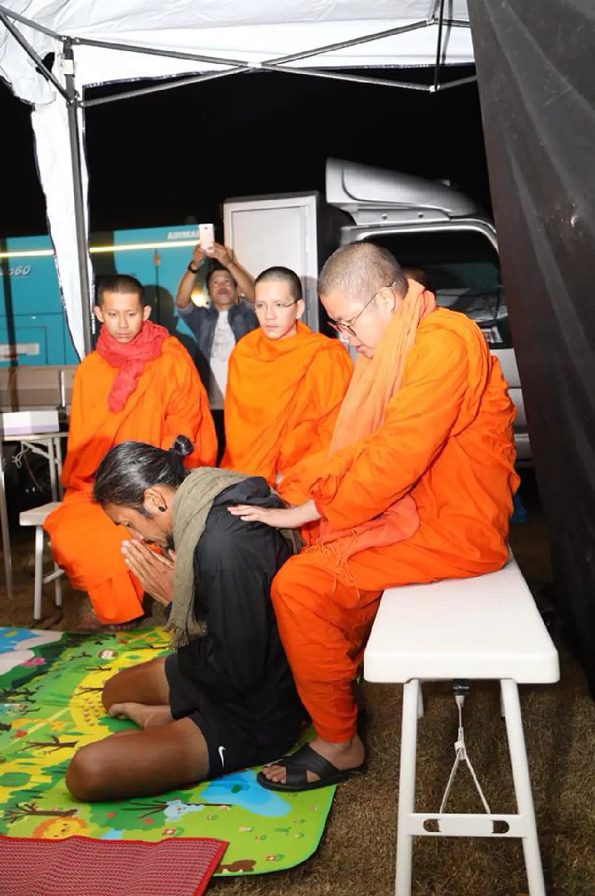 "ทำงานใหญ่ดั่งขุนเขา...แต่ตัวตนเบาดั่งธุลี" กราบสาธุการ... “ท่าน ว.วชิรเมธี” โพสต์ชม เหตุผลที่ทำไมคนไทยถึงรัก "ตูน บอดี้สแลม" ทั้งประเทศ!?