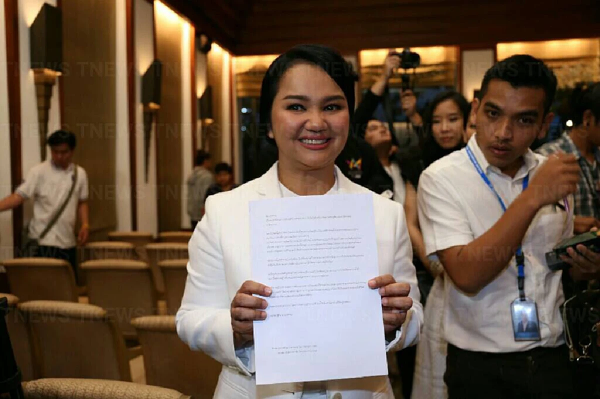 ประวัติไม่ธรรมดา !?!? “ครูอ้อยเข็มทิศชีวิต” ชีวิตติดลบปลดหนี้100ล้าน -  มีคดีกับพระอาจารย์ปราโมทย์  จนนำมาสู่หลักสูตรเข็มทิศชีวิต ราคาสูง