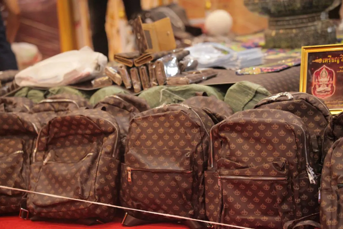 ฮือฮา!! หลวงพี่น้ำฝน เจ้าอาวาสวัดไผ่ล้อม ทำกระเป๋ามหามงคล “พูล เพิ่ม ทรัพย์” หารายได้จัดซื้ออุปกรณ์เครื่องมือการแพทย์ แก่โรงพยาบาลศูนย์