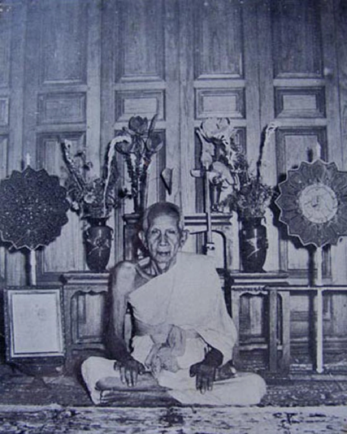 อยากได้อะไรให้ขอนะเพราะฉันจะเสียในปีนี้แล้ว " หลวงพ่อรุ่ง วัดท่ากระบือ "ผู้รู้วันละสังขาร แม้แต่คนจมน้ำตายแค่จุดธูปบอกเจอศพทันที.