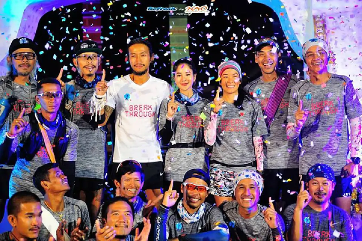 ขำหนักมาก!!! เมื่อ \"พี่ป๊อก\" แซว \"หมอเมย์\" หลังติดโผ 1 ใน 10 ผู้หญิงกระแสแรงปี 2017 ทำแฟนคลับกรี๊ดกร๊าดร่วมวงแจมด้วย จะฮาจะขนาดไหนไปดูกัน