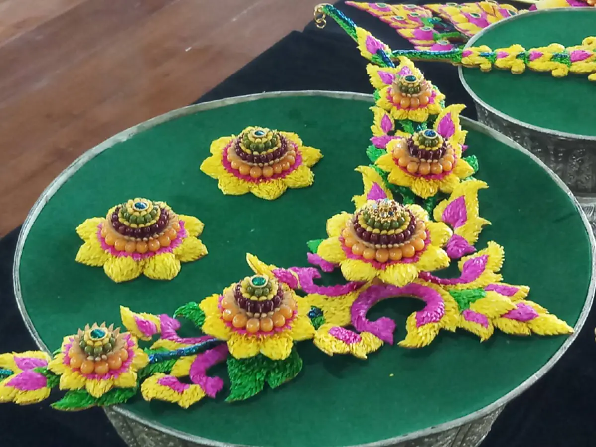 เหตุใดจึงเลือกใช้ดอกปาริชาตในการประดับพระจิตกาธานในพระราชพิธีถวายพระเพลิงพระบรมศพในหลวง รัชกาลที่ ๙