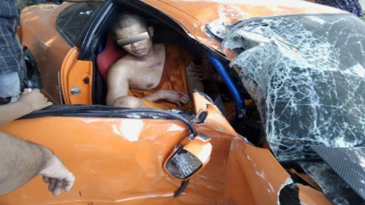 ๗ วันอันตราย!! ก่อน-หลังการบวช คนโบราณห้ามไว้ต้องฟัง เหตุไม่คาดฝันเกิดขึ้นจริง! ซิ่งรถพังยับคาผ้าเหลือง งานเข้าวันก่อนสึก