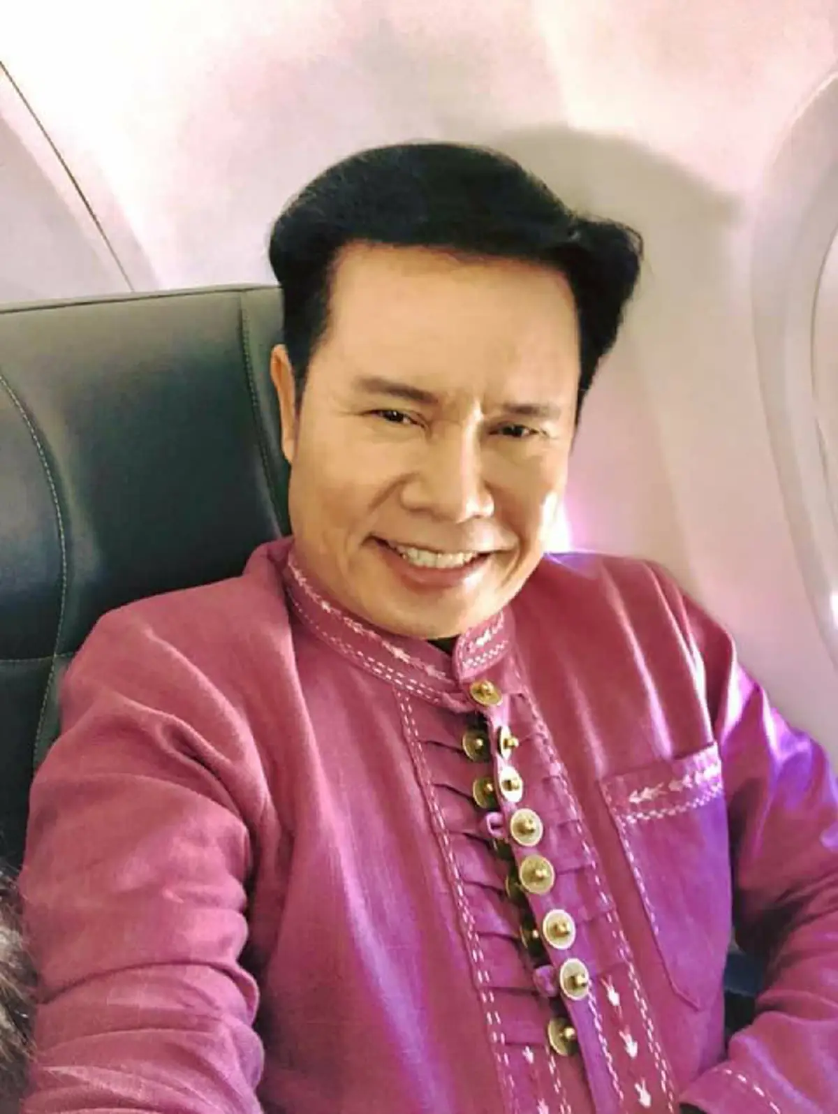 มนต์สิทธิ์ คำสร้อย แจกเลขเด็ด งวด 2 พ.ค.62