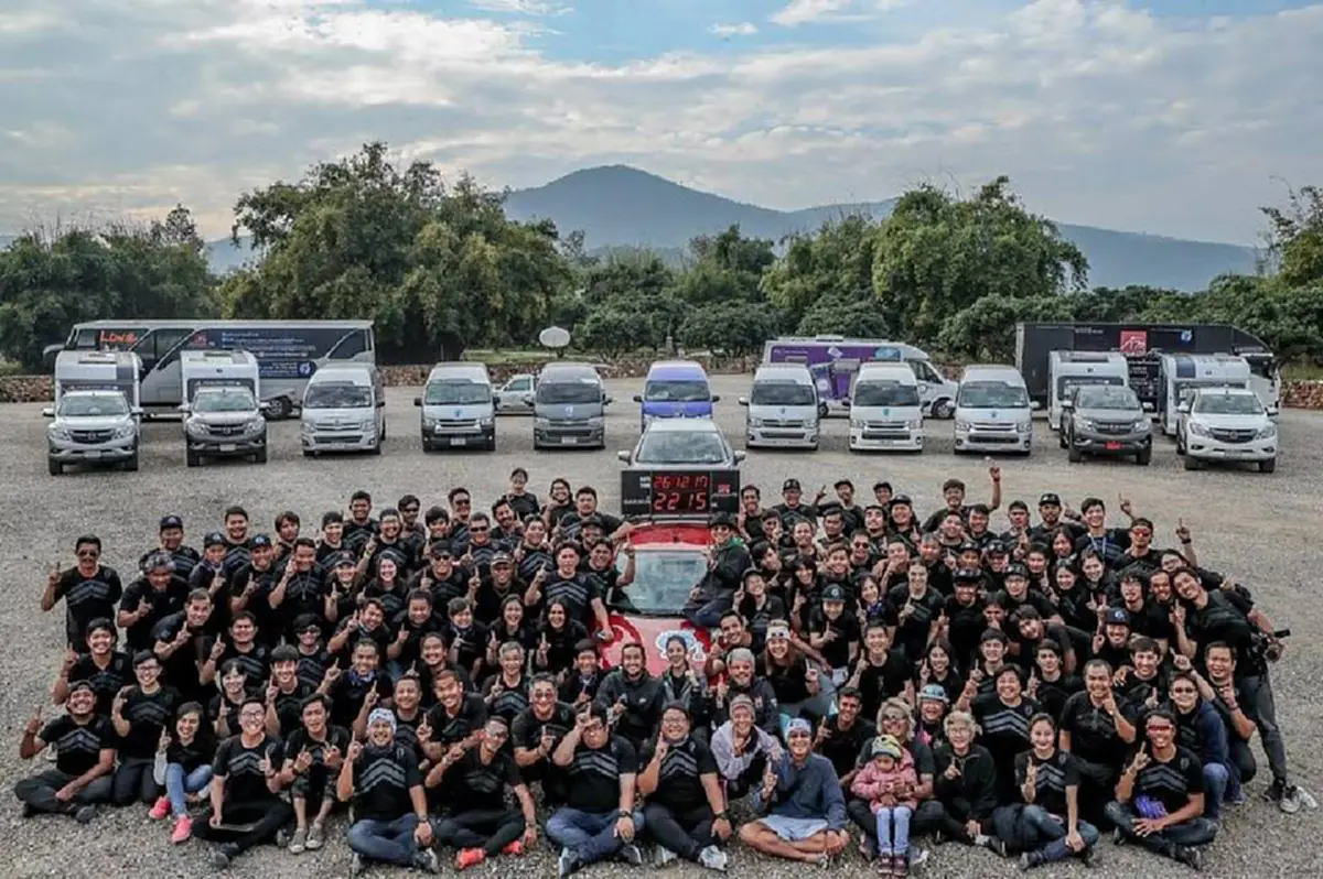 "ท่าชี้นิ้ว"อันยิ่งใหญ่!! เผยความหมายที่เเท้จริง?? ทำไม"พี่ตูน"ต้องชี้นิ้วขึ้นฟ้า!! เเล้วตอนที่พวกเราเห็นท่านี้?!! นึกถึงอะไรกันบ้าง??(คลิป)