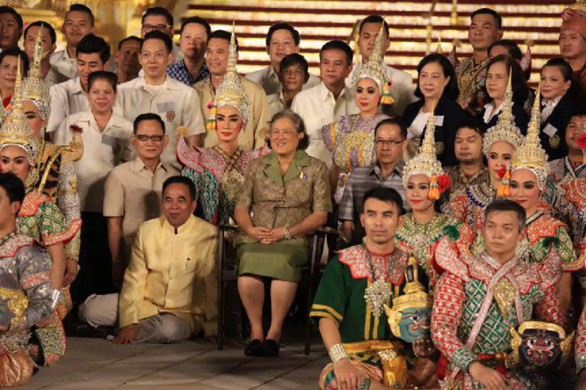 ทรงกราบลาด้วยอาลัย!! สมเด็จพระเทพฯ เสด็จฯวางพวงมาลัยกราบสักการะพระเมรุมาศครั้งสุดท้าย...จากนี้เหลือเพียงความทรงจำ #ธสถิตในใจไทยนิรันดร์