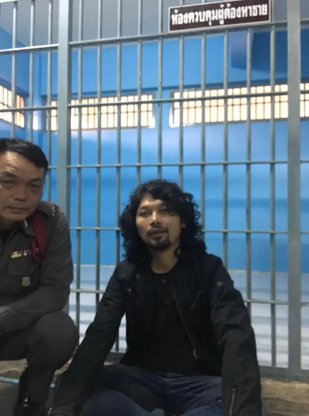 อ้าวๆๆ ถึงผบ.ตร.จนได้!! "เสก โลโซ" ยิงคำถามถึง "พี่แป๊ะ" จับคนยิงปืนขึ้นฟ้าทำเกินเหตุหรือไม่?? อ้างแคปชั่นชวนโดนด่า #เราเป็นพวกเดียวกัน!???