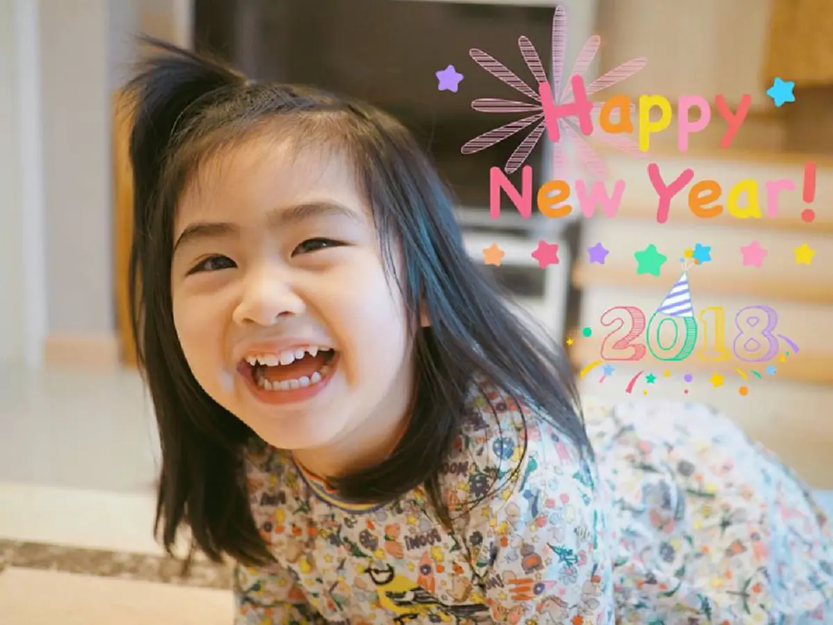 ความน่ารักไม่มีที่สิ้นสุด!! ความฮาบังเกิดเมื่อ "พ่อกอล์ฟ - แม่เบลล์" ให้ "น้องชูใจ" สวัสดีปีใหม่คุณย่า #น่าเอ็นดูเบอร์แรง