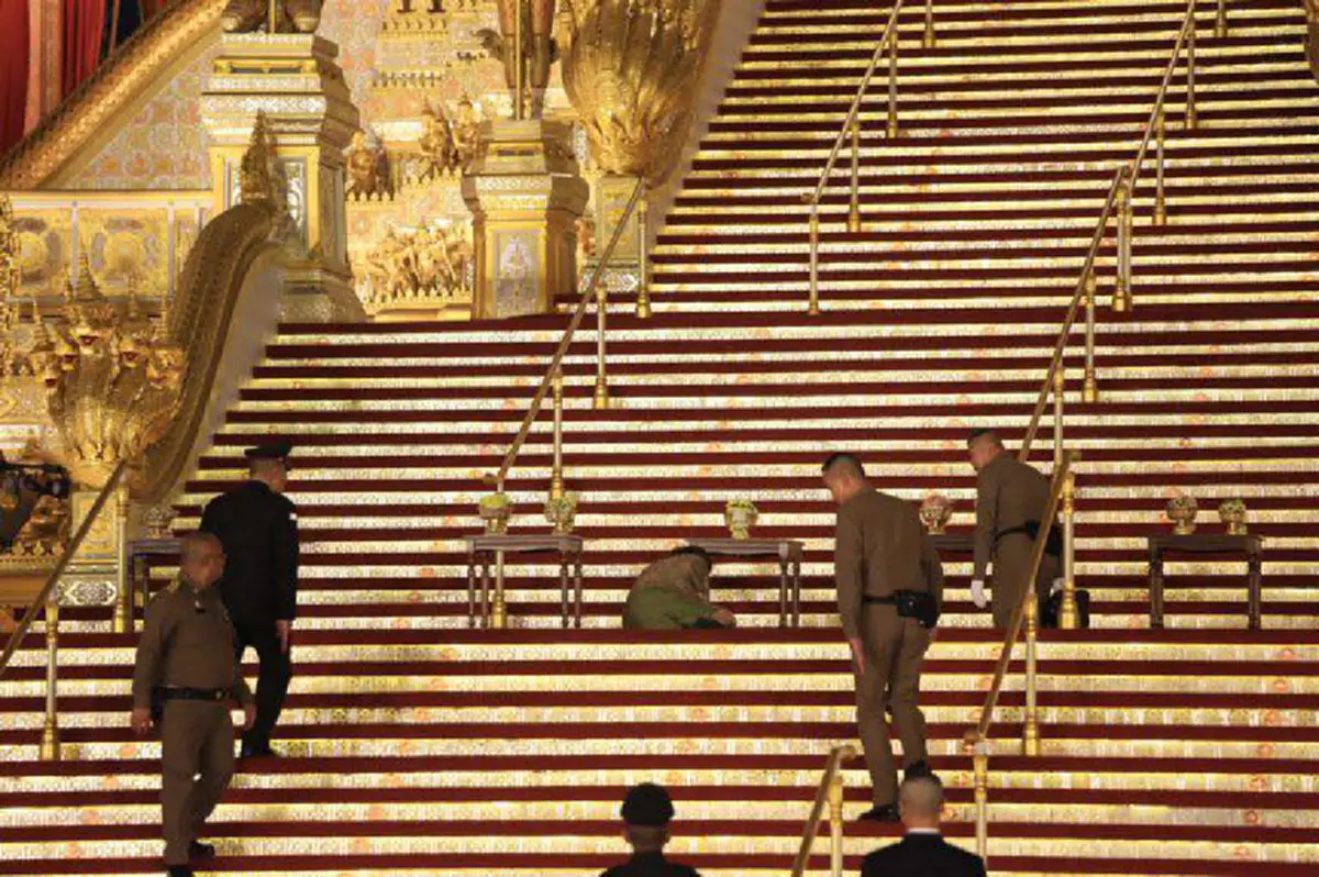 ทรงกราบลาด้วยอาลัย!! สมเด็จพระเทพฯ เสด็จฯวางพวงมาลัยกราบสักการะพระเมรุมาศครั้งสุดท้าย...จากนี้เหลือเพียงความทรงจำ #ธสถิตในใจไทยนิรันดร์