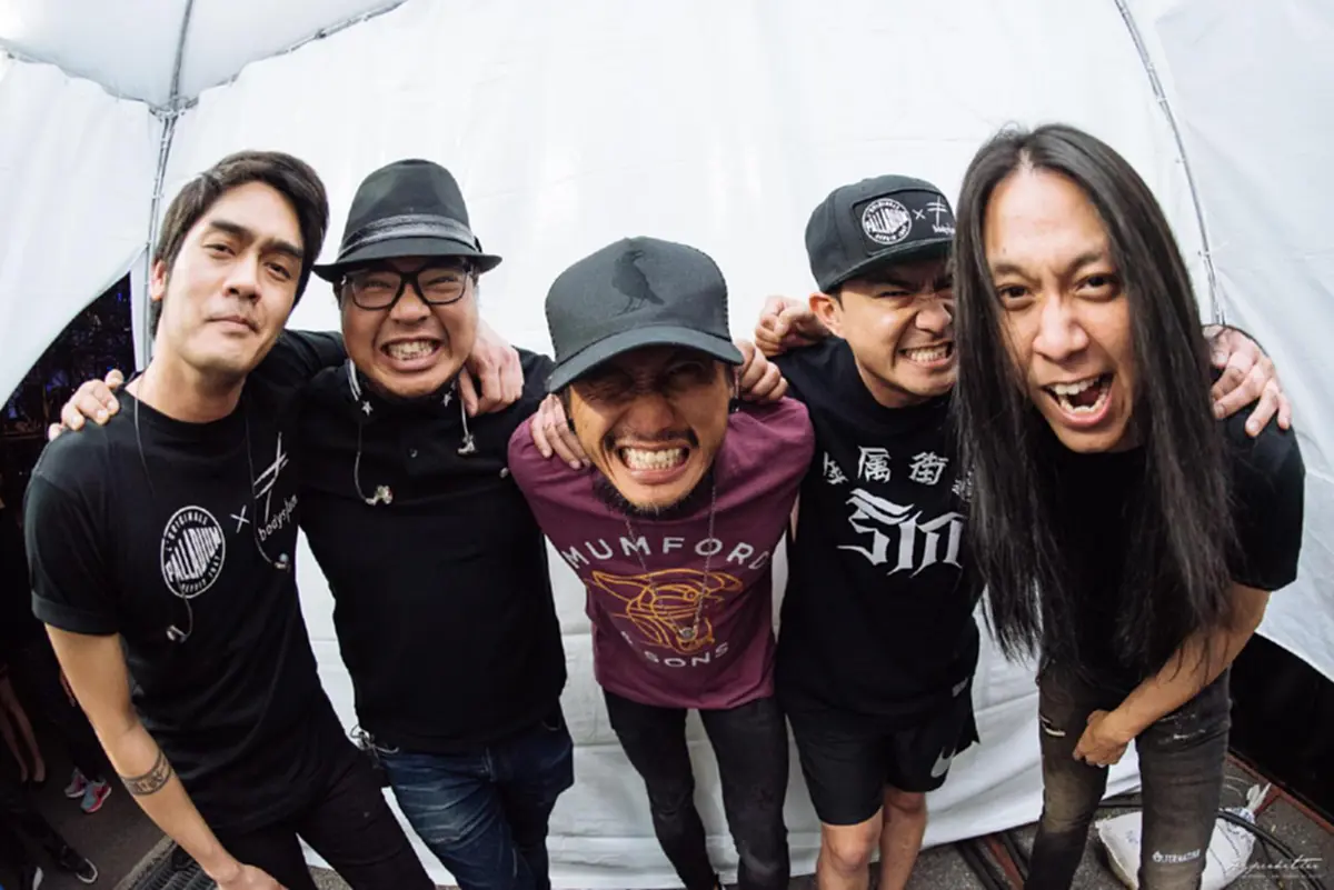 "ท่าชี้นิ้ว"อันยิ่งใหญ่!! เผยความหมายที่เเท้จริง?? ทำไม"พี่ตูน"ต้องชี้นิ้วขึ้นฟ้า!! เเล้วตอนที่พวกเราเห็นท่านี้?!! นึกถึงอะไรกันบ้าง??(คลิป)