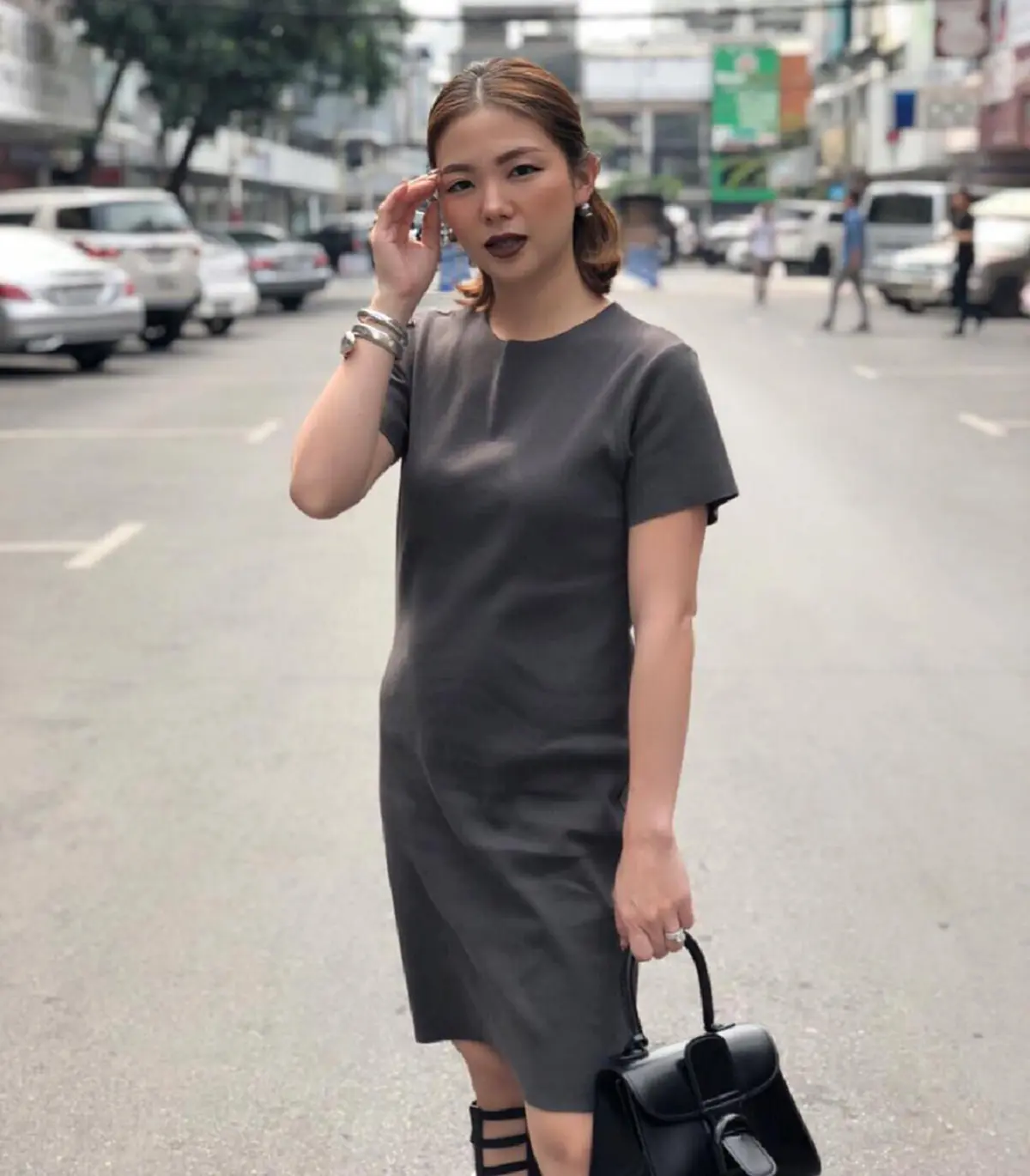 จะไม่ขอทน!!! "ฮารุ สุขประกอบ" หอบลูก 3 คน นั่งรอแท๊กซี่ริมถนน ปรี๊ดหนักเรียก 8 คันไม่ไปซักคัน ลั่นแล้วจะไม่ให้ใช้อูเบอร์ได้ยังไง?