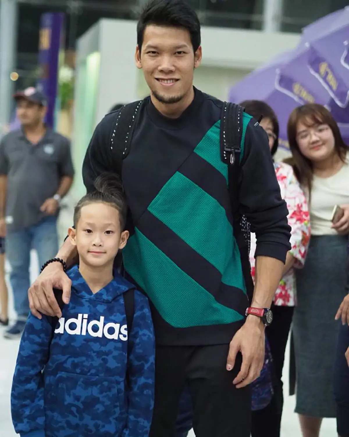 ฝรั่งยังทึ่ง!! สื่อนอกเผยแพร่คลิปลีลาซ้ายสังหาร "น้องวอร์มอัพ" ลูกไม้ใต้ต้น ภานุพงษ์ วงศ์ษา อดีตกัปตันแข้งทีมชาติ  ที่อนาคตอาจก้าวขึ้นมาโด่ง