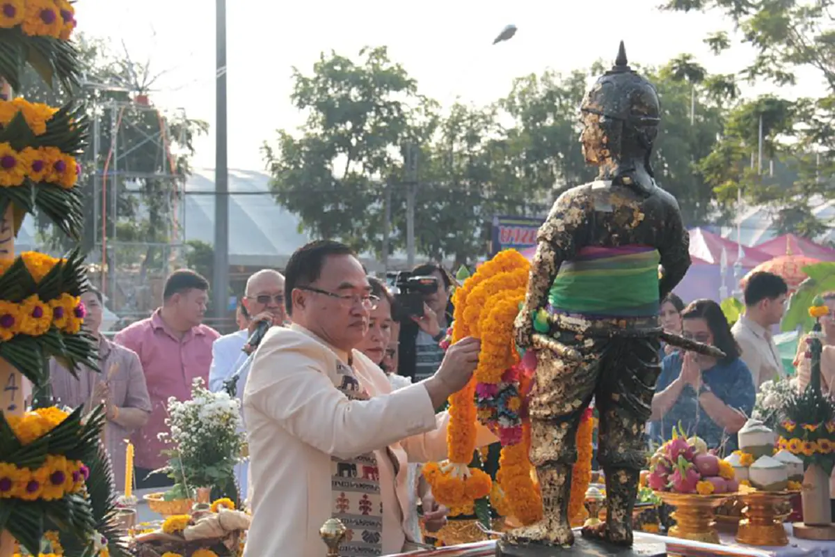 อุตรดิตถ์คึกคัก!! จัดบวงสรวงประจำปี รำลึก ๒๔๕ ปี พ่อพระยาพิชัย สู้ด้วยใจจนดาบหัก! ชวนไปขอพร ๗-๑๖ มค.นี้ (ชมคลิป) !!