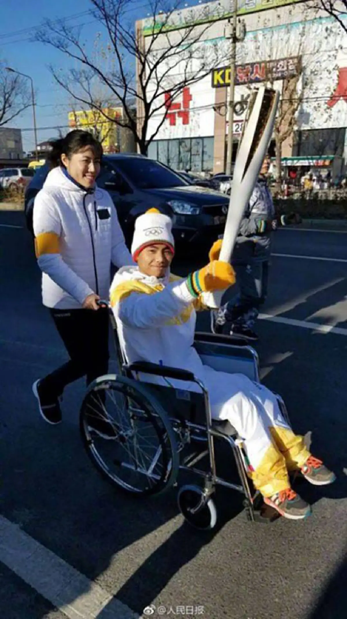 ชีวิตนี้ขอลิขิตเอง!!! จากเด็กพิการอัมพาตครึ่งล่าง ไม่ย่อท้อกับอุปสรรค ต่อสู้ฝ่าฟันจนกลายเป็นคนถือคบเพลิงโอลิมปิก 2018