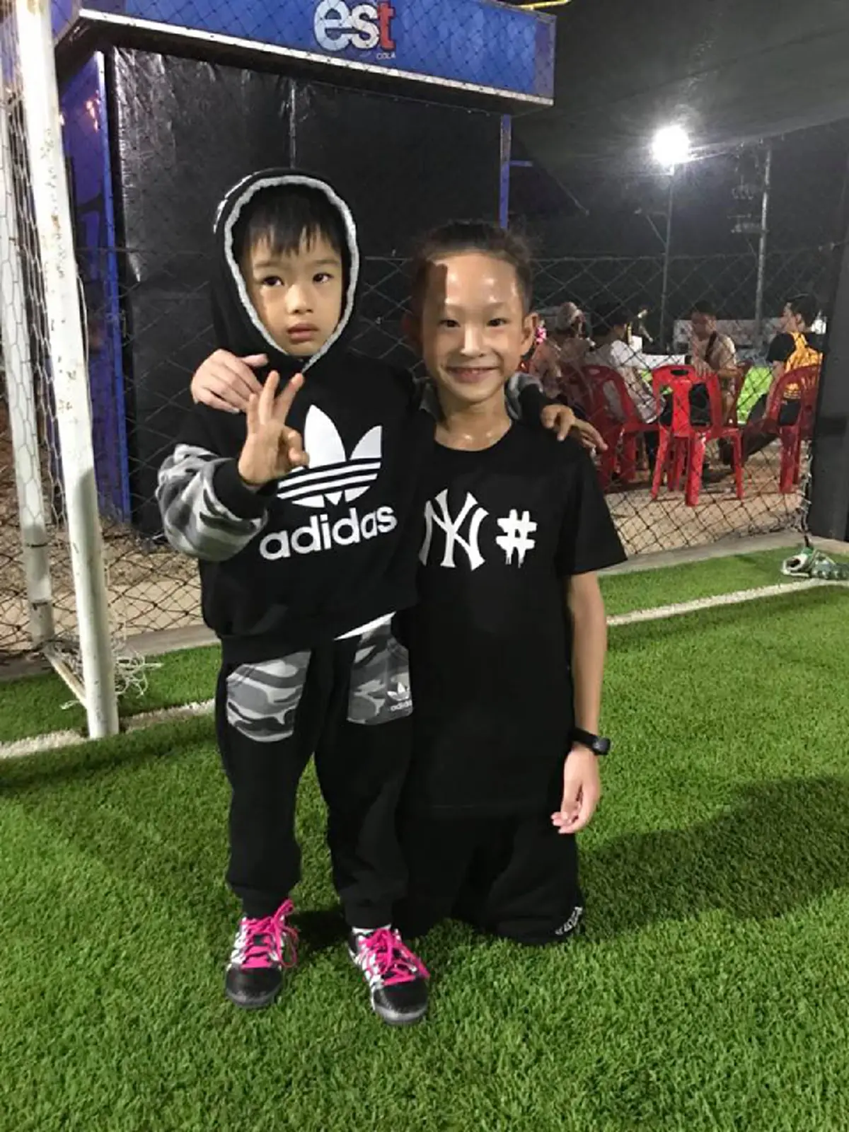 ฝรั่งยังทึ่ง!! สื่อนอกเผยแพร่คลิปลีลาซ้ายสังหาร "น้องวอร์มอัพ" ลูกไม้ใต้ต้น ภานุพงษ์ วงศ์ษา อดีตกัปตันแข้งทีมชาติ  ที่อนาคตอาจก้าวขึ้นมาโด่ง