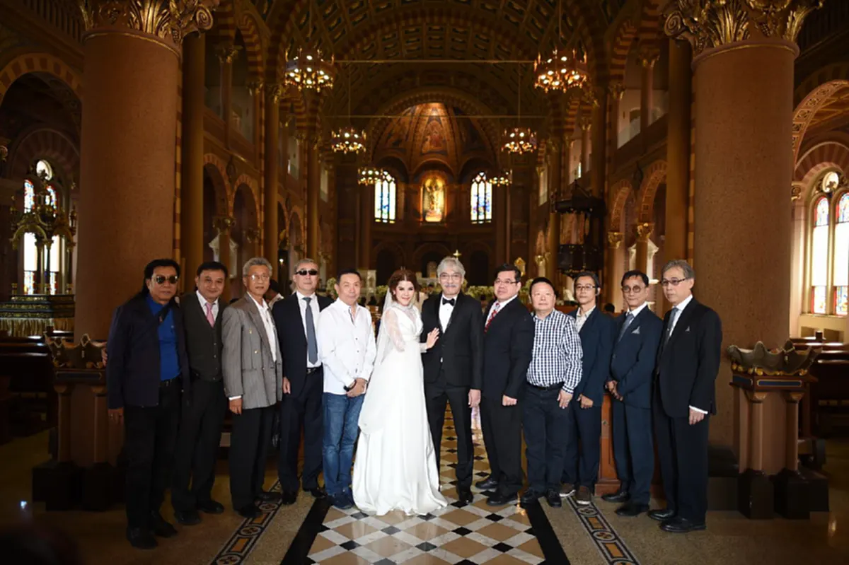 **วิวาห์หวานอีกคู่ !!! "กริช ทอมมัส" ควงแขนแฟนสาวรุ่นลูก "น้องอาลิส" จัดพิธีมงคลสมรสแบบหวานชื่น ! งานนี้ทำเอาชาวเน็ตอิจฉากันถ้วนหน้า