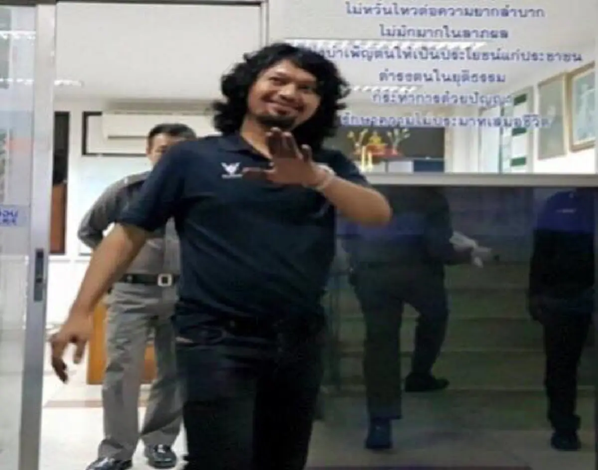 อ้าวๆๆ ถึงผบ.ตร.จนได้!! "เสก โลโซ" ยิงคำถามถึง "พี่แป๊ะ" จับคนยิงปืนขึ้นฟ้าทำเกินเหตุหรือไม่?? อ้างแคปชั่นชวนโดนด่า #เราเป็นพวกเดียวกัน!???