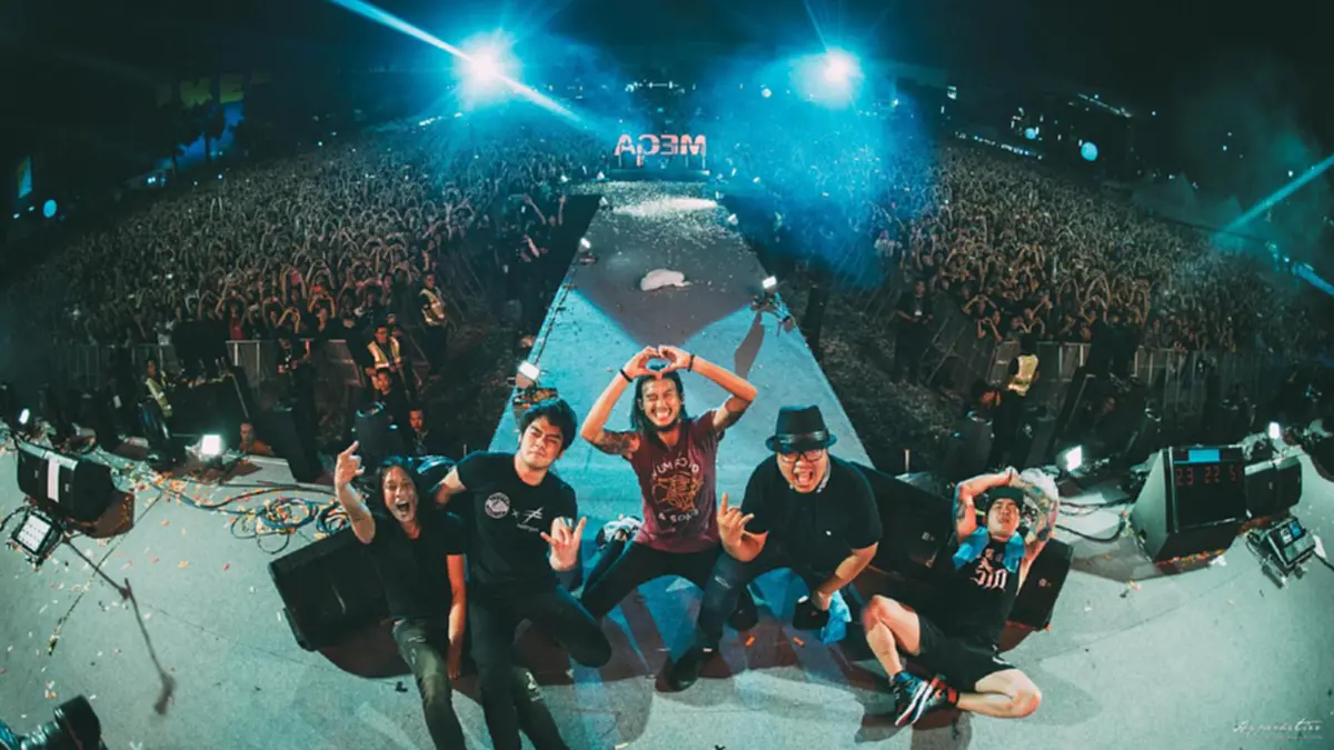 "ท่าชี้นิ้ว"อันยิ่งใหญ่!! เผยความหมายที่เเท้จริง?? ทำไม"พี่ตูน"ต้องชี้นิ้วขึ้นฟ้า!! เเล้วตอนที่พวกเราเห็นท่านี้?!! นึกถึงอะไรกันบ้าง??(คลิป)