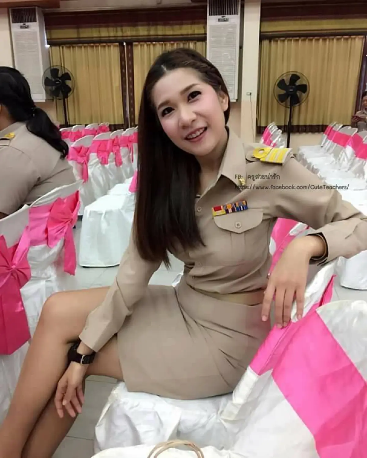 แชร์สนั่นโซเชียล! ต้อนรับ "วันครู" ปี 2561 กับ 20 ภาพ ครูสาวสุดน่ารัก