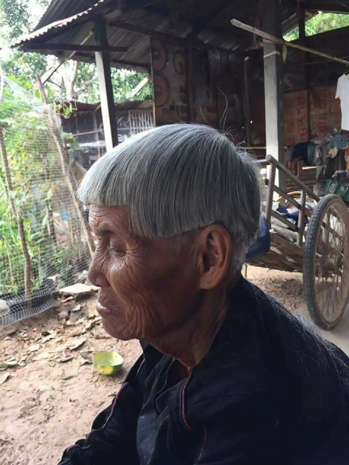 #โอ๊ยตะลึงตาค้าง!! ลูกชายตัดผมให้แม่ "ทรงม้าเต่อ ยกสูงเก๋ๆ" ผลลัพธ์ที่ได้ พีคเกินคาด ขำกรามแทบค้าง !! (ชมคลิป)