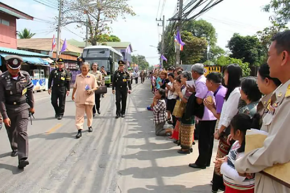 "ความเรียบง่าย ของเจ้าฟ้าแห่งปวงชน"   สมเด็จพระเทพฯ  ทรงเสด็จเดินตลาด ใช้ชีวิตเยี่ยงสามัญชน สร้างความปลื้มปีติในพระจริยวัตรอันเรียบง่าย.