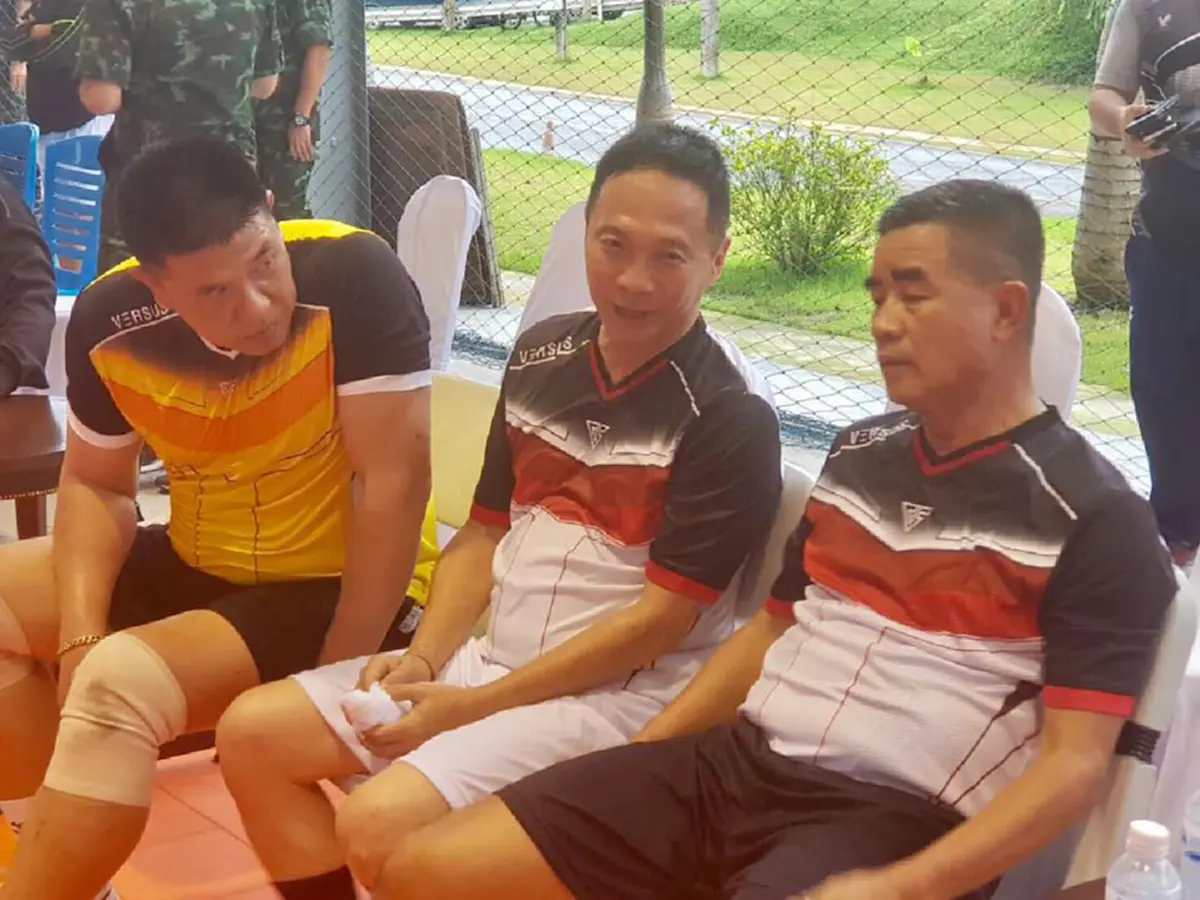 เรียบง่าย..น่าชื่นชม!! "ผบ.ทบ."ใช้เวลาว่างวันหยุด ขึ้นเครื่องบิน"โลว์คอสต์" เเบบเงียบๆ!! ลงพื้นที่เเก้ปัญหา"ชายเเดนใต้" (ชมภาพ)