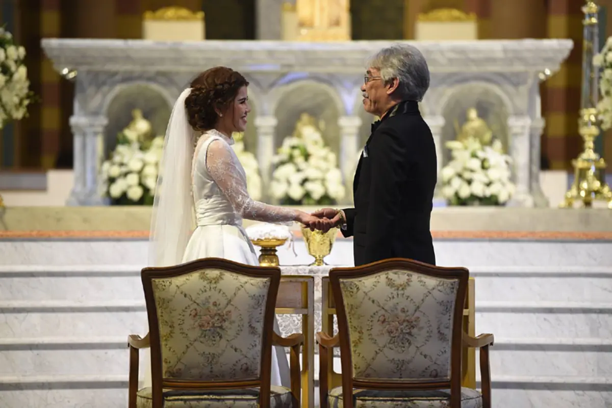 **วิวาห์หวานอีกคู่ !!! "กริช ทอมมัส" ควงแขนแฟนสาวรุ่นลูก "น้องอาลิส" จัดพิธีมงคลสมรสแบบหวานชื่น ! งานนี้ทำเอาชาวเน็ตอิจฉากันถ้วนหน้า