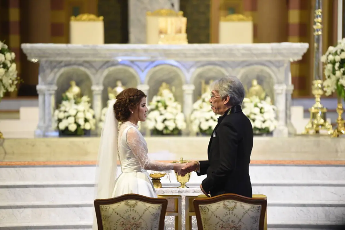 **วิวาห์หวานอีกคู่ !!! "กริช ทอมมัส" ควงแขนแฟนสาวรุ่นลูก "น้องอาลิส" จัดพิธีมงคลสมรสแบบหวานชื่น ! งานนี้ทำเอาชาวเน็ตอิจฉากันถ้วนหน้า