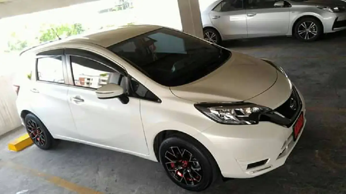 จุกอกพูดไม่ออก!! อัพเดทล่าสุดๆหนุ่มซื้อรถป้ายแดงแถมสนิมได้คำตอบจากค่ายรถแล้ว ยันไม่เปลี่ยนคันใหม่วิธีการแก้ไขคือ "เสียจุดไหนก็ซ่อมจุดนั้น" ?