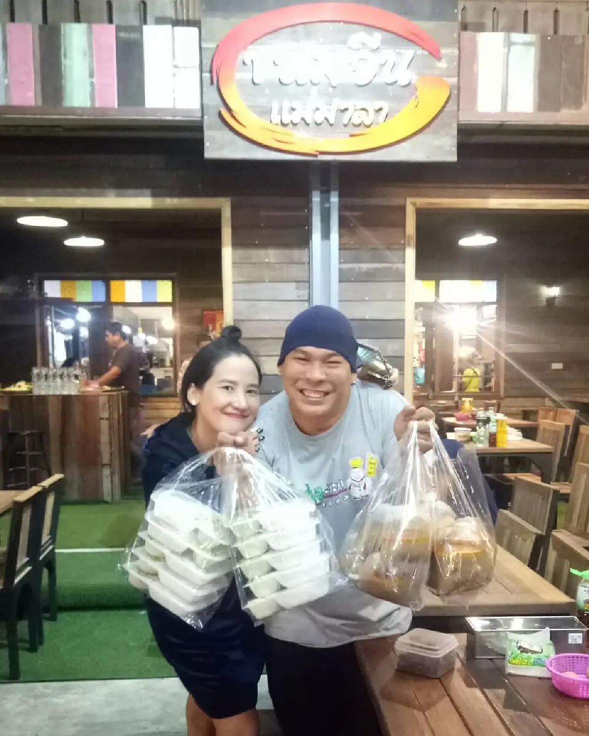 #งานนี้มีแหกยับ!! \"ลีน่าจัง\" บุกเข้า \"ร้านบะหมี่ โหน่ง\" อร่อยหรือไม่อร่อย พูดความจริงซะ ชัดเจนเกินไป บอกเลยว่า มีแตกกันไปข้าง !! (ชมคลิป)