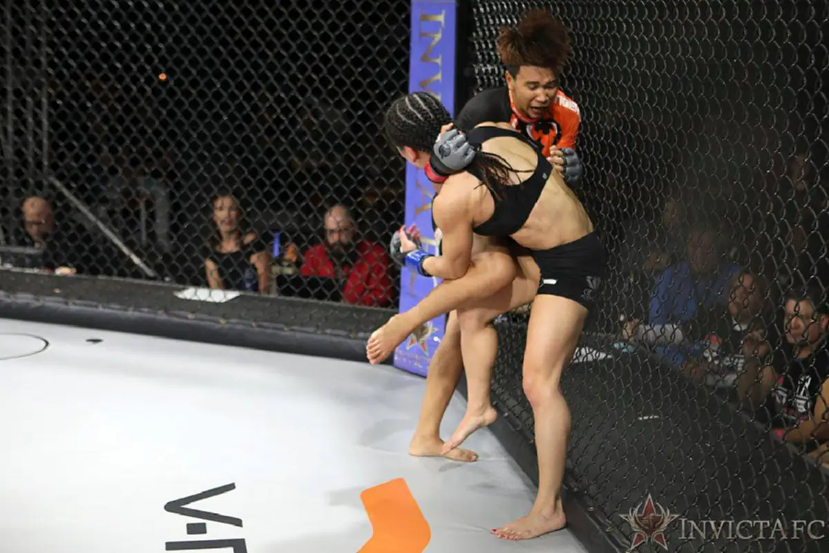 สาวไทยคนแรก!! "โลมา ลูกบุญมี" เปิดตัวสวย ประกาศชัย ประเดิมสังเวียน MMA บนแผ่นดินอเมริกา(คลิป)