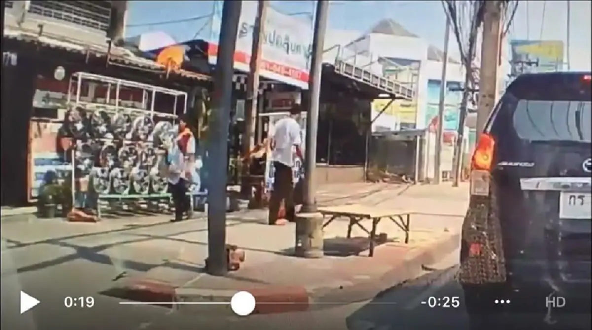 ด่วน!! รวบตัวแล้ว "ไอ้เดนนรก" เตะก้านคอ"เด็กน้อย"ล้มคว่ำพื้นจนบาดเจ็บ!! เจ้าหน้าที่เร่งพิสูจน์..บ้าจริงหรือไม่??!! (รายละเอียด)