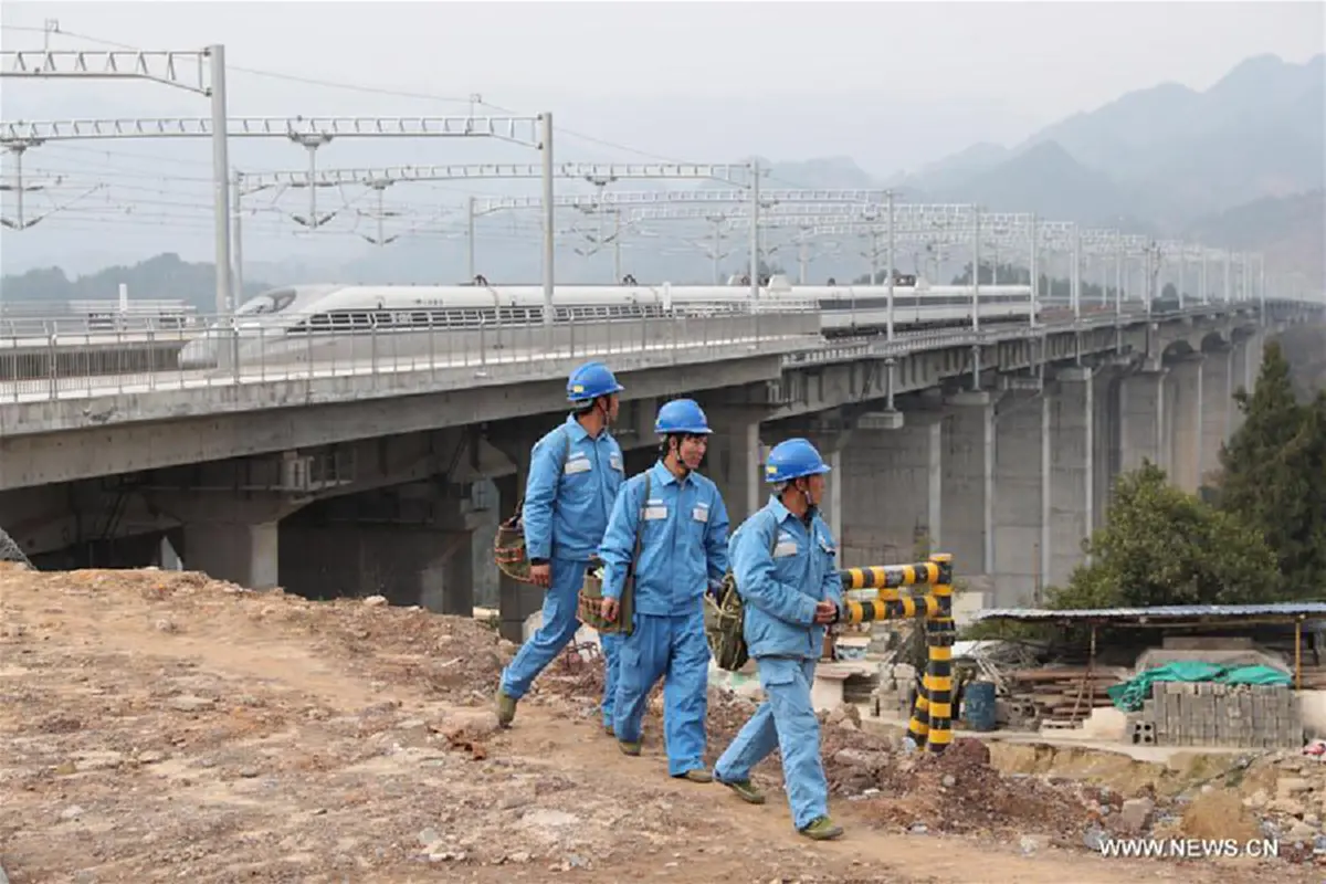 สุดฮือฮา..!! จีนทดสอบทางรถไฟสายใหม่ เชื่อมตะวันตก-ตะวันออก-ตอนใต้ ด้วยความเร็ว 200 กิโลเมตรต่อชั่วโมง!! (รายละเอียด)