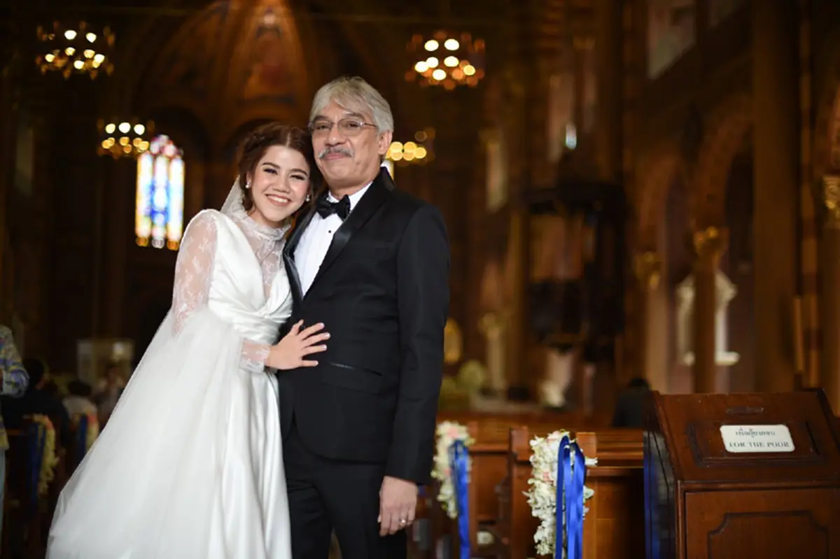 **วิวาห์หวานอีกคู่ !!! "กริช ทอมมัส" ควงแขนแฟนสาวรุ่นลูก "น้องอาลิส" จัดพิธีมงคลสมรสแบบหวานชื่น ! งานนี้ทำเอาชาวเน็ตอิจฉากันถ้วนหน้า