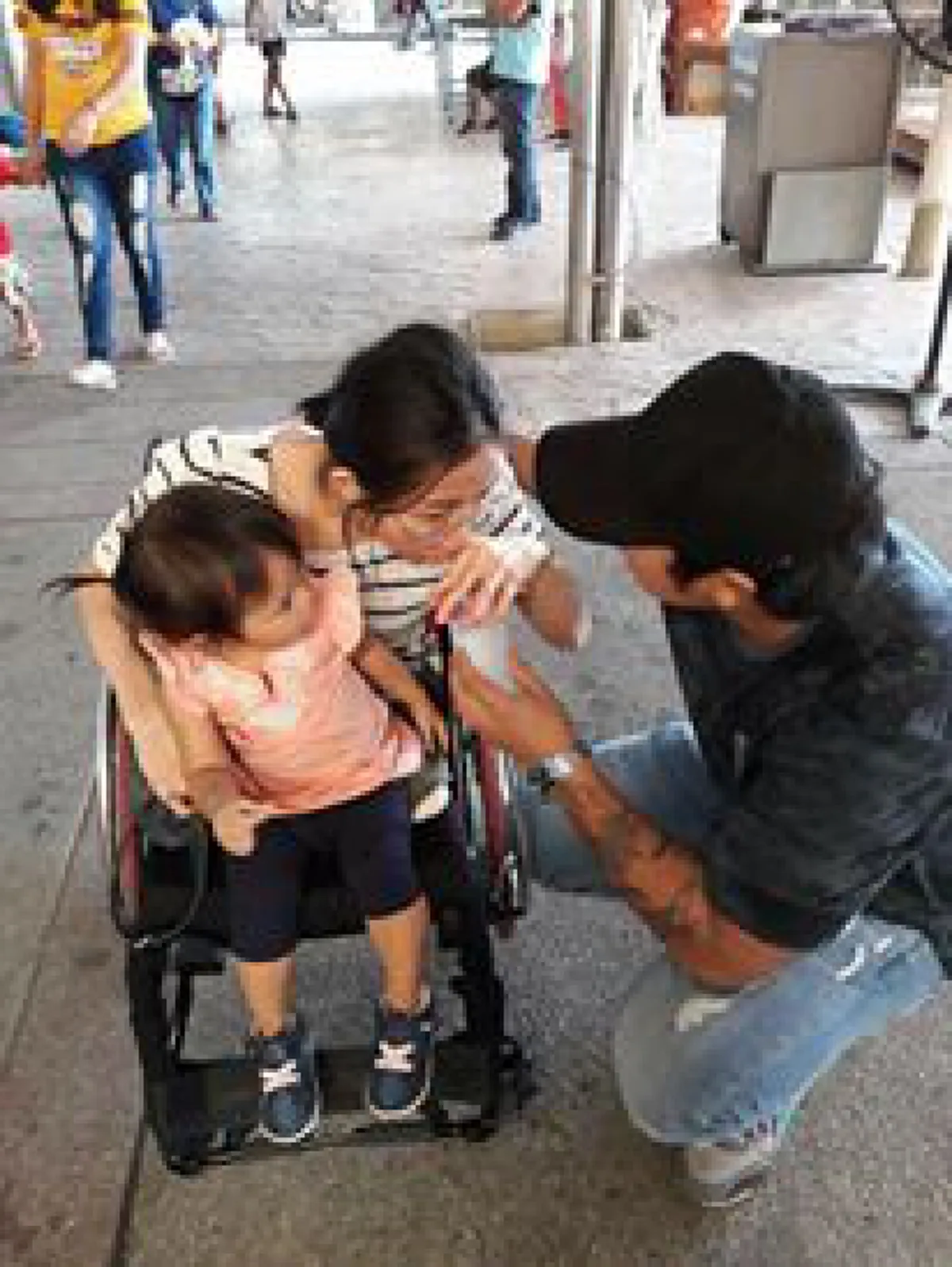 น้ำตาซึม!! เผยชีวิตล่าสุด"ฟ้า วิญธัชชา"นางฟ้าเก้าอี้เข็นที่โดนดูแคลนเป็นคนพิการแต่ทำไมปล่อยให้ท้อง ยิ่งอ่านยิ่งซึ้งใครดูถูกมีสะอึก!!(ชมคลิป)