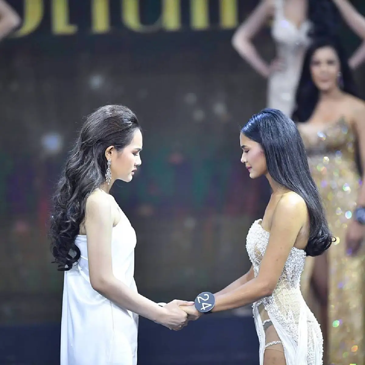 #คนทั้งฮอล์ตะลึงตาค้าง!! เมื่อ รอง1 "นางสาวถิ่นไทยงาม" สวมชุดราตรีขึ้นเวที ซีทรูที่แท้จริง !! (มีคลิป)