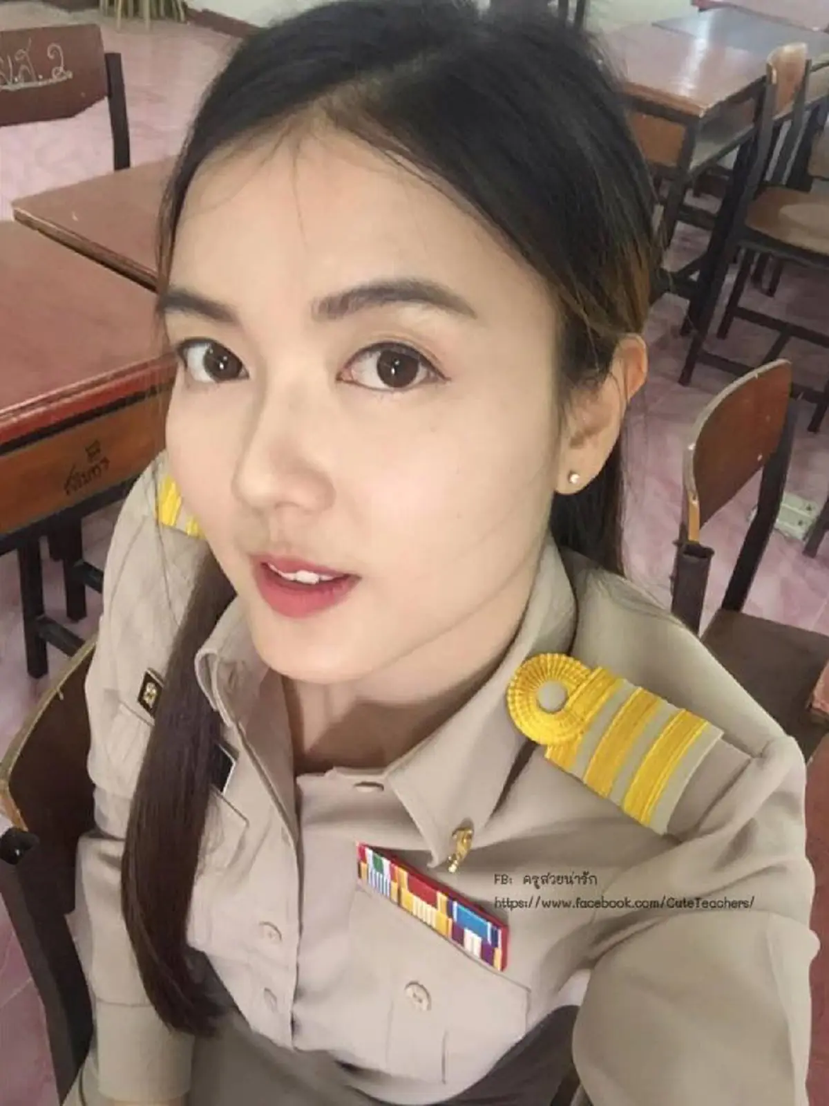 แชร์สนั่นโซเชียล! ต้อนรับ "วันครู" ปี 2561 กับ 20 ภาพ ครูสาวสุดน่ารัก