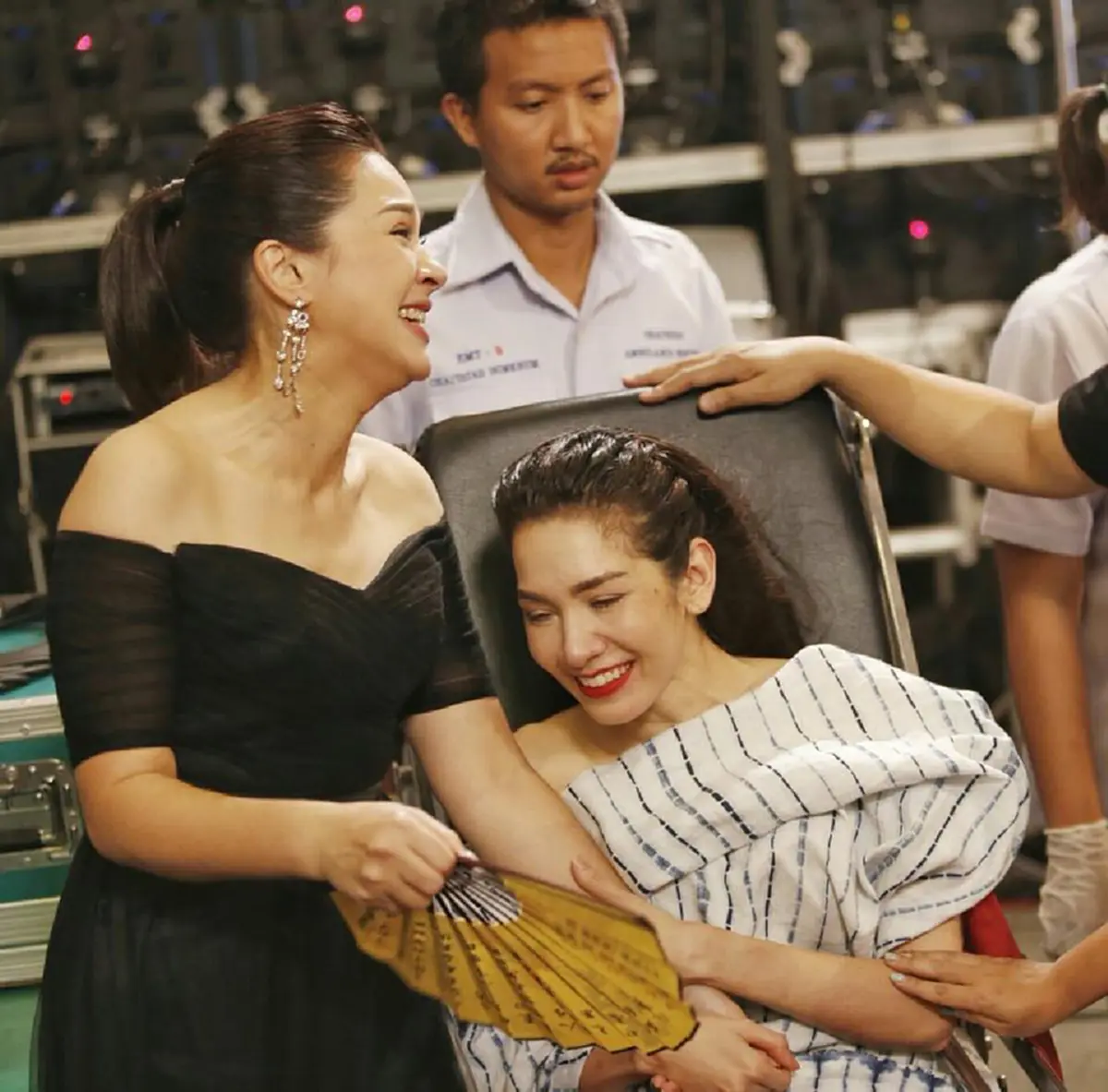 เป็นลม..คากองถ่าย!!! "นุสบา" ทุ่มสุดตัว ปล่อยพลังจัดเต็ม แสดงซีนสุดท้าย "เมืองมายา" ไลฟ์สดเทคเดียวผ่าน ชาวเน็ตแห่ชื่นชมฝีมือ!!! (มีคลิป)
