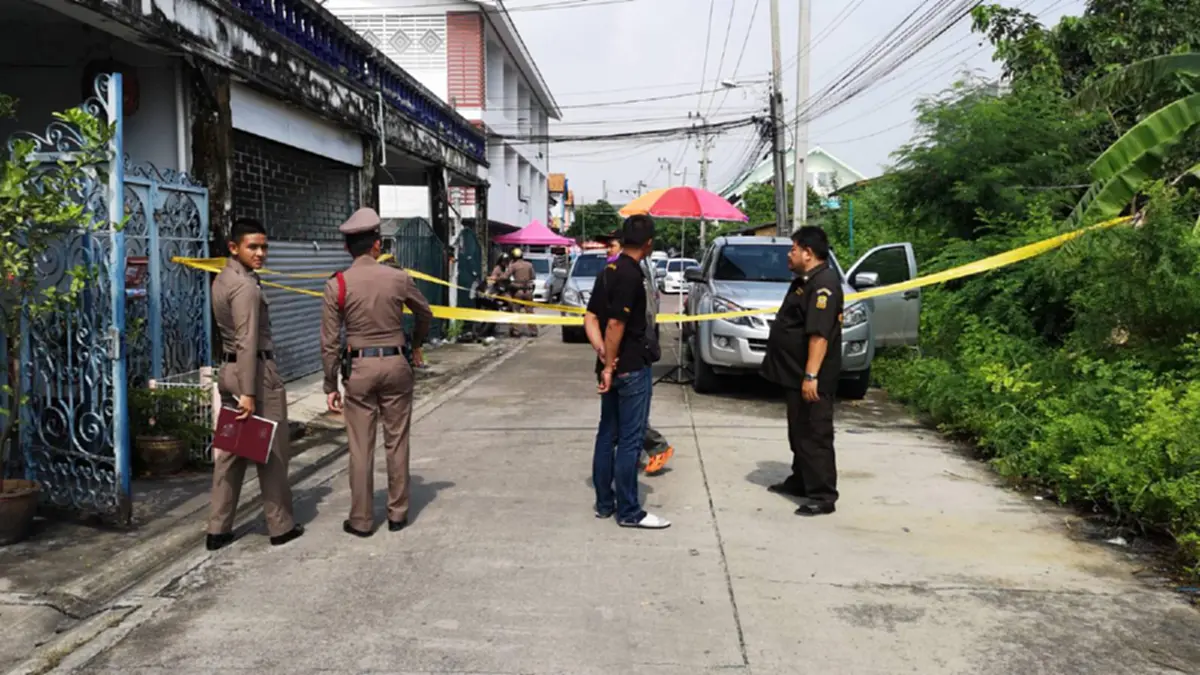 หนุ่มวัย 38 เครียดทำธุรกิจขาดทุน ฆ่าตัวตายพิสดาร จุดเตาถ่านในรถกระบะ (คลิป)