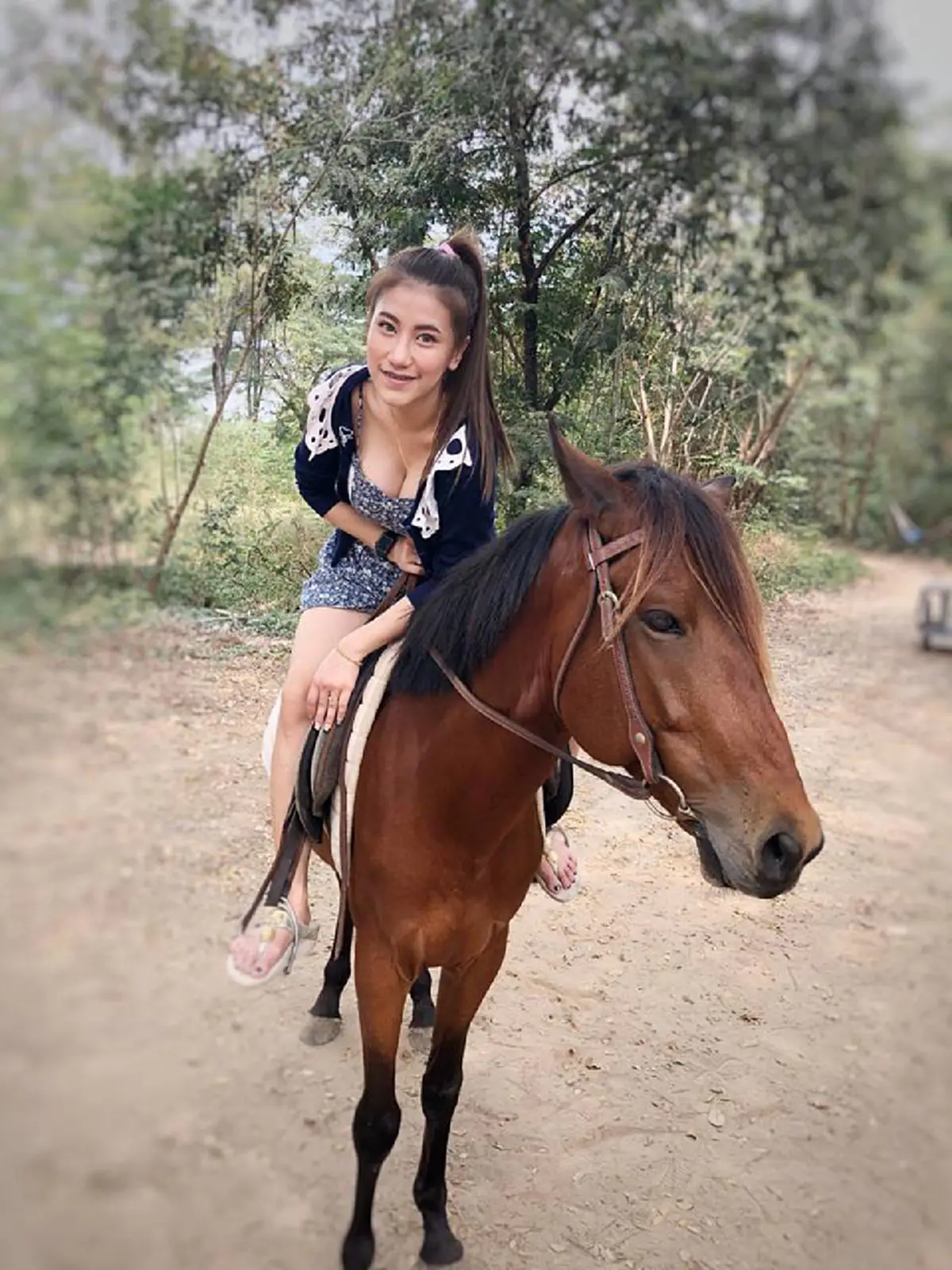 ***เพ่งตาแทบหลุด!!! "แคทตี้" แฟนสาวของ "ปีโป้" แค่โพสต์ภาพลงเฟซบุ๊ก ทำเอาคนทั้งประเทศถึงกับต้องกดไลค์รัวๆ !?