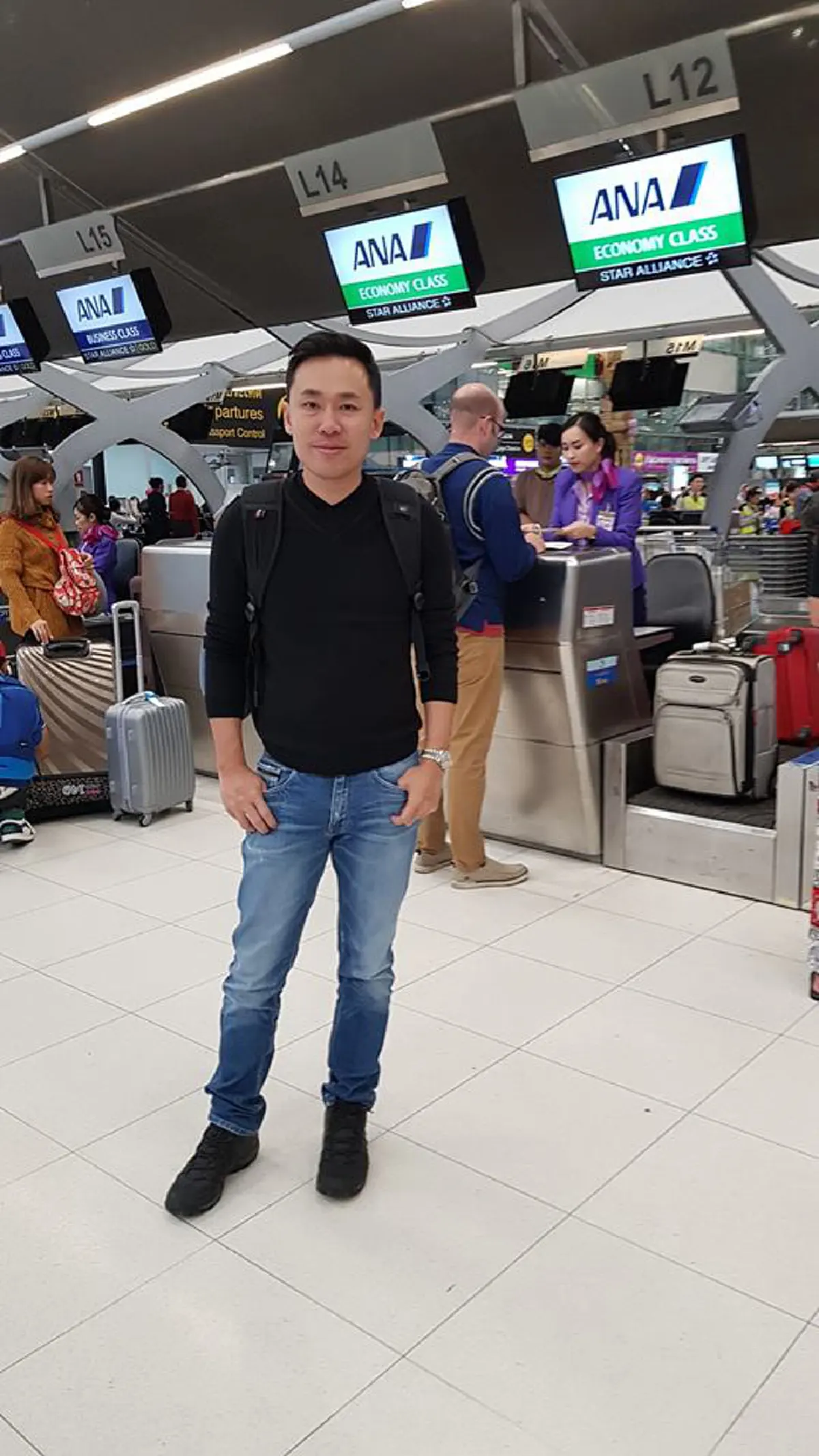 นาทีนี้..ฮอตยิ่งกว่าซุปตาร์!!  เปิดประวัติทนายตั้ม! ทนายรูปหล่อที่อยู่เคียงข้างลุงจรูญมาตลอด!  กลายเป็นขวัญใจสาวๆทั้งประเทศไปแล้ว (มีคลิป)