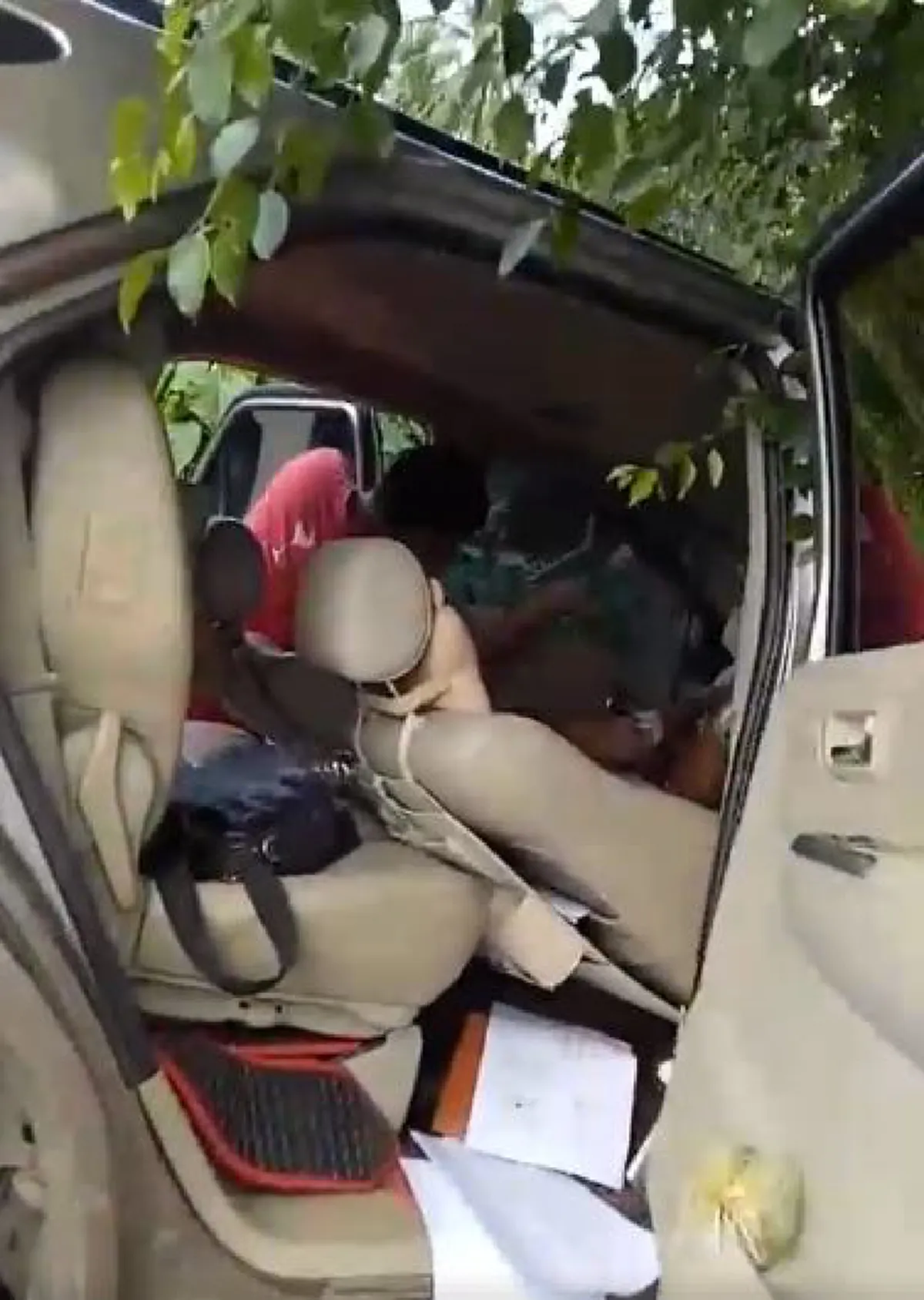 เราไม่ได้เอาไป!! หญิงอ้างถูกกู้ภัยขโมย "แหวนเพชร" ขณะช่วยเหลือ  โต้พัลวัน ไม่ได้ทำ!! ดูกันชัดๆ ตอนช่วยไม่มีแหวน เต็มๆตาไปเลย  (คลิป)