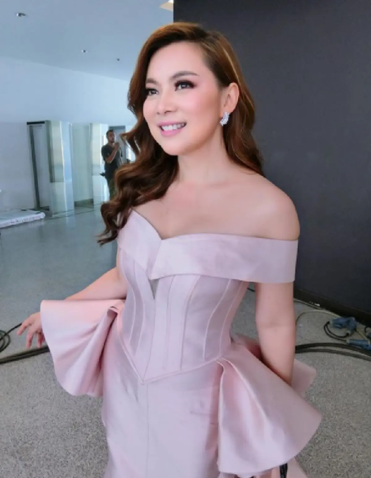 คนโสดตายเรียบ!!! เมื่อ "บุ๋ม ปนัดดา" อัดคลิปถามสามี...ว่าเมียสวยมั้ย?? แต่แฟนคลับดันโฟกัสผิดจุด งานนี้มันก็จะฟินๆ ปนสยิวหน่อยๆ!? (มีคลิป)