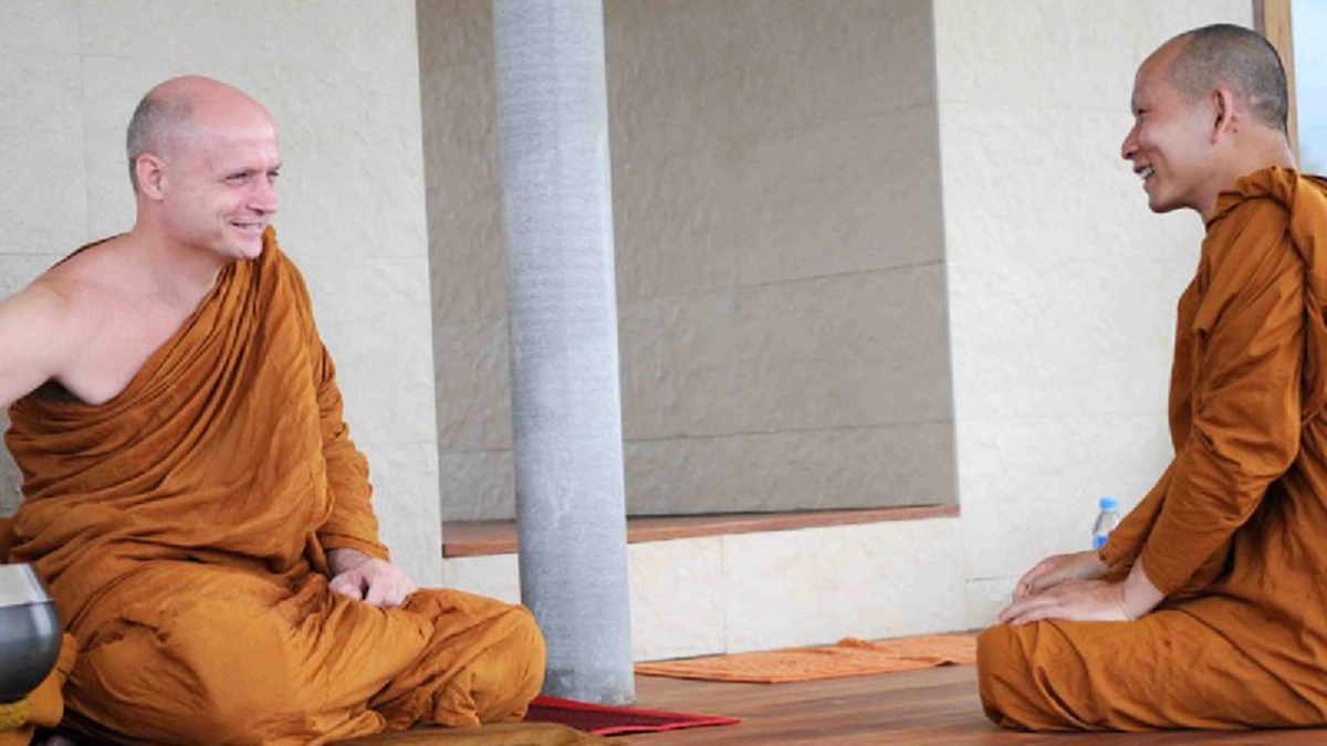 อัศจรรย์แห่งจิต!!! เทศนาครั้งแรกของภิกษุต่างชาติ ถึงพูดไทยไม่ชัด แต่คนมาฟังกันล้นวัด เมตตาธรรมดึงดูดศรัทธาข้ามพรหมแดนเผ่าพันธุ์ #พระสายป่า