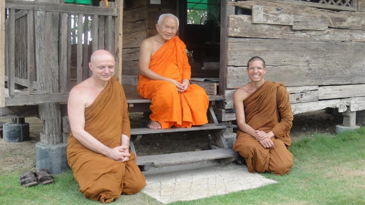 อัศจรรย์แห่งจิต!!! เทศนาครั้งแรกของภิกษุต่างชาติ ถึงพูดไทยไม่ชัด แต่คนมาฟังกันล้นวัด เมตตาธรรมดึงดูดศรัทธาข้ามพรหมแดนเผ่าพันธุ์ #พระสายป่า