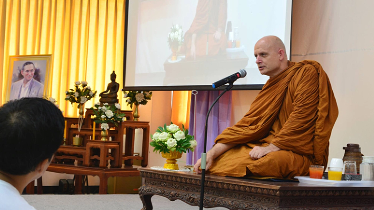 อัศจรรย์แห่งจิต!!! เทศนาครั้งแรกของภิกษุต่างชาติ ถึงพูดไทยไม่ชัด แต่คนมาฟังกันล้นวัด เมตตาธรรมดึงดูดศรัทธาข้ามพรหมแดนเผ่าพันธุ์ #พระสายป่า