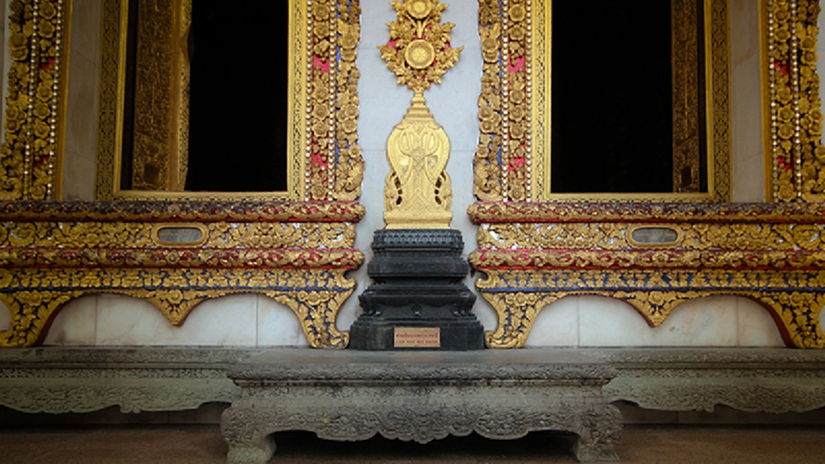 ข้อห้ามสำหรับผู้ไปเยือนวัดบวร!! นี่คือพระแท่น ที่ประทับของกษัตริย์ไทยในอดีต "อย่าเหยียบ ยืน วางรองเท้า" ทำเรื่องมิบังควรระวังอาถรรพ์จะติดตัว