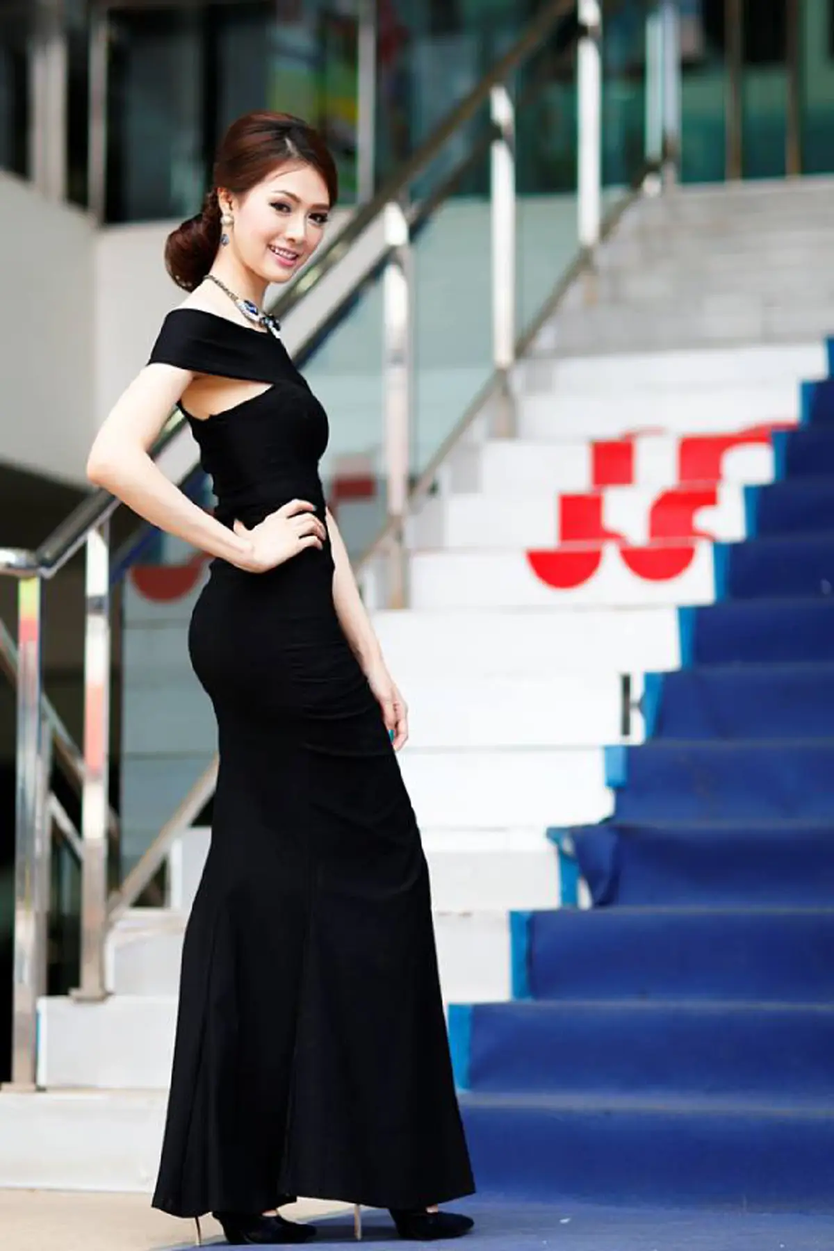 **ที่หนึ่งแห่งริมฝั่งโขง!!! ส่องภาพ "Miss Laos" ที่หลายคนบอกว่าสวยสยบ "อั้ม พัชราภา" ได้ ? บอกเลยแซบจนต้องยกนิ้วให้เธอจริงๆ ?