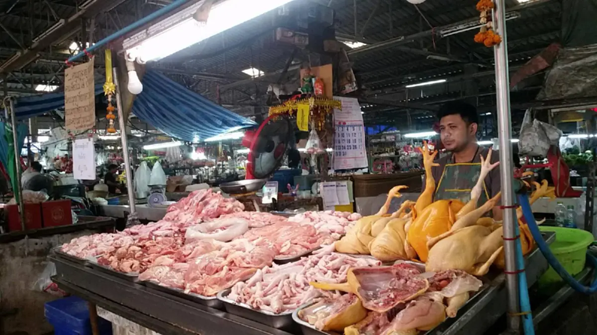 ช่วยกันแชร์วนไป!! พ่อค้าขายไก่ใจหล่อ ติดป้ายประกาศหน้าร้าน แจกเนื้อไก่ฟรีครึ่งกิโล ให้แก่ผู้พิการ และ ผู้ไร้ญาติ!